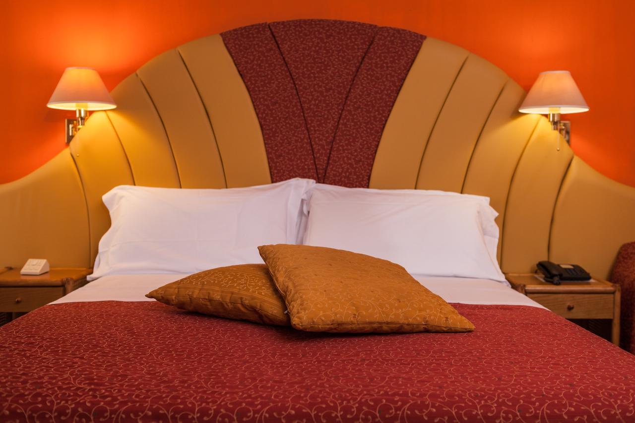 Hotel Resort Marinella Gabicce Mare Bagian luar foto