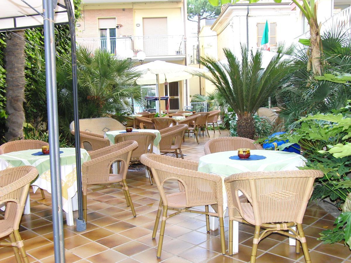 Hotel Resort Marinella Gabicce Mare Bagian luar foto