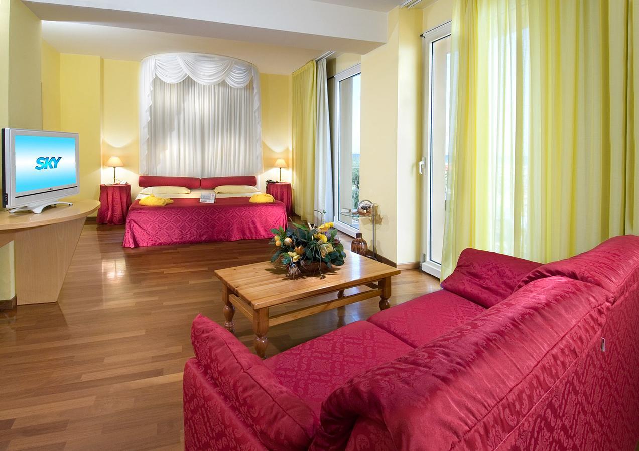 Hotel Resort Marinella Gabicce Mare Bagian luar foto
