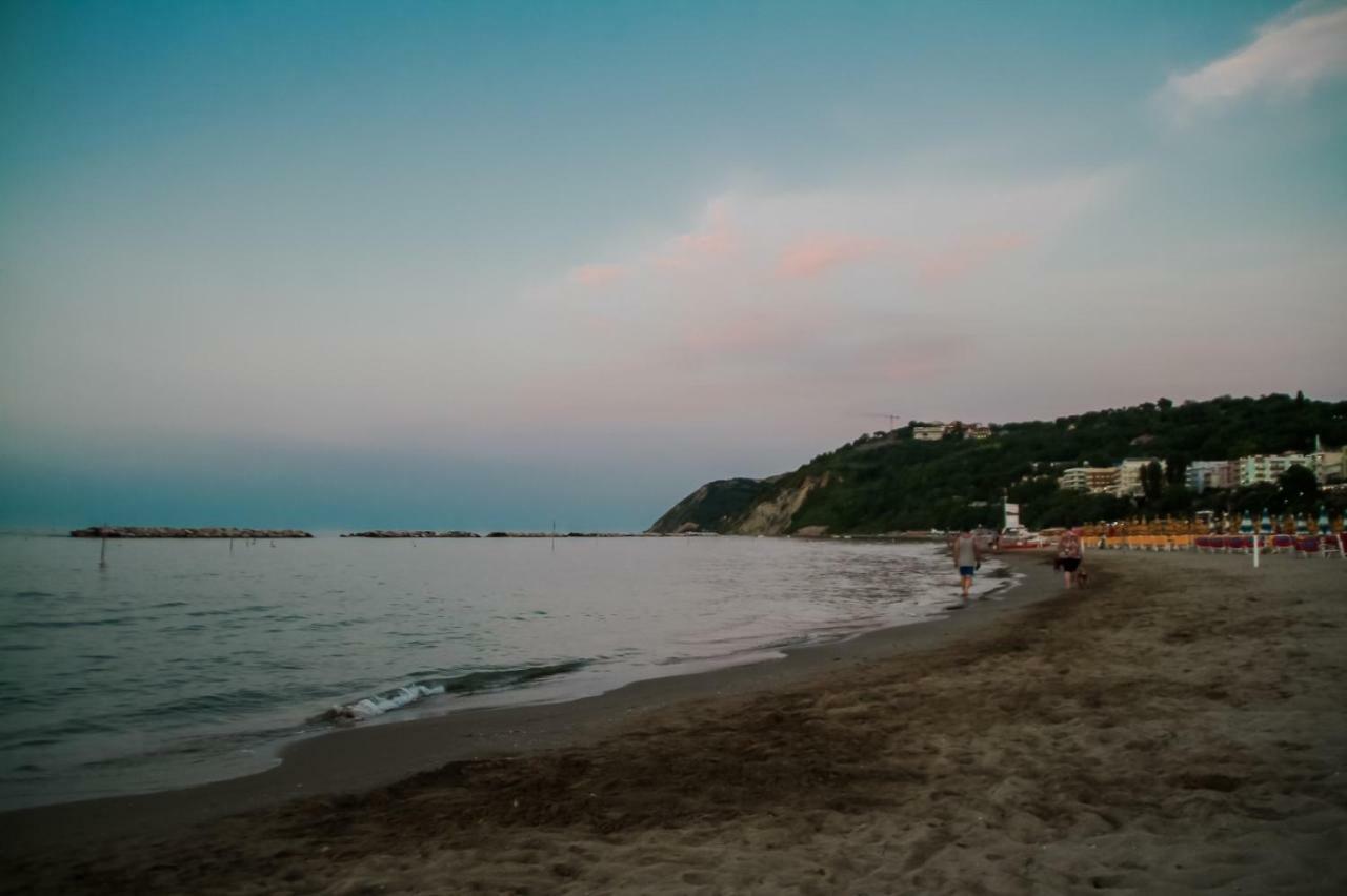 Hotel Resort Marinella Gabicce Mare Bagian luar foto